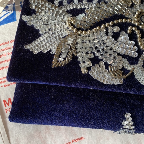 Anthropologie MASQUERADE VELVET CLUTCH - Picture 6 of 6